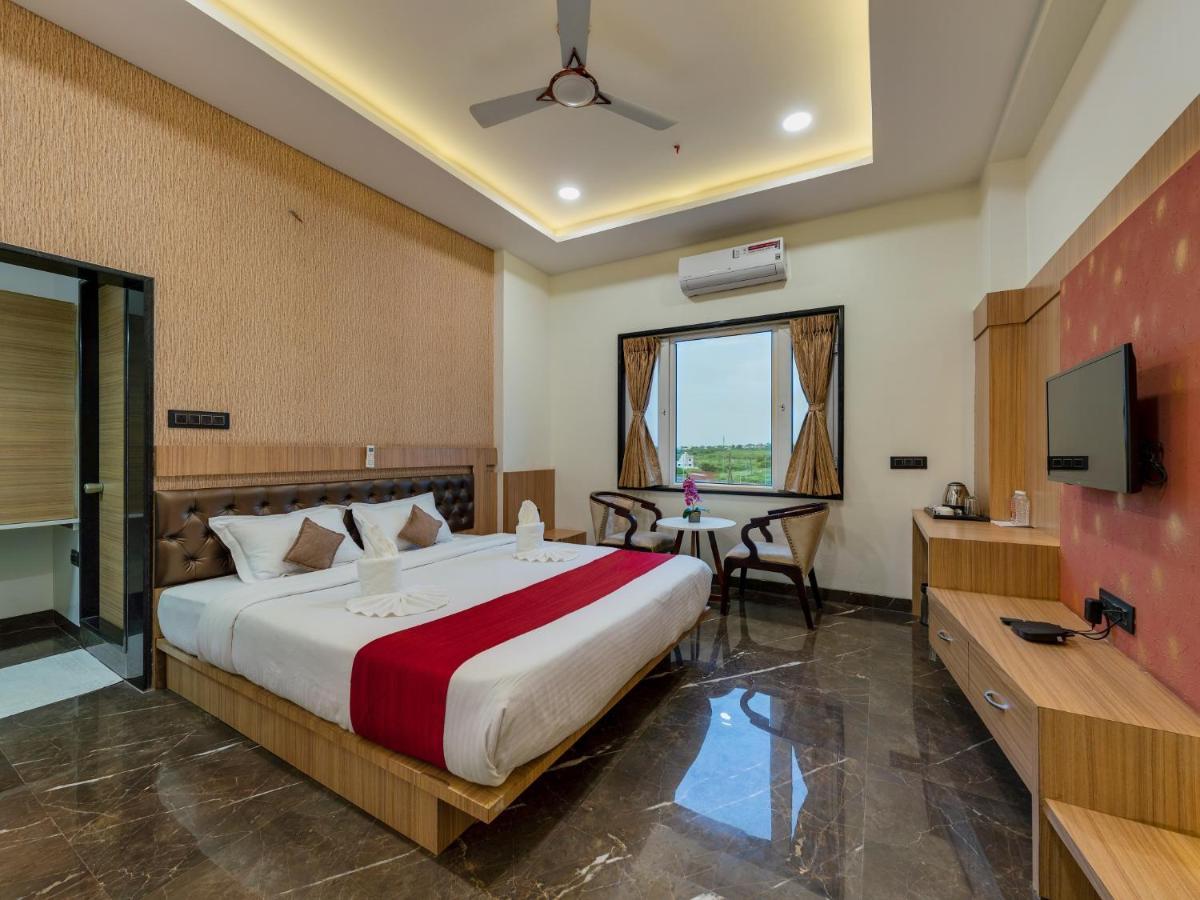 Hotel Chandradeep Regency Dhule Экстерьер фото
