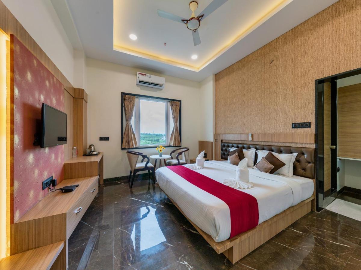 Hotel Chandradeep Regency Dhule Экстерьер фото