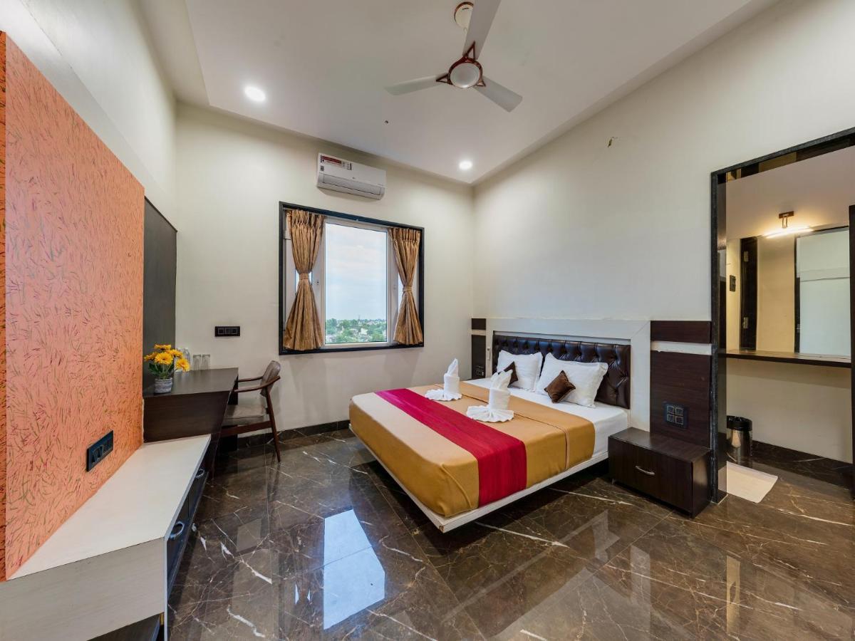 Hotel Chandradeep Regency Dhule Экстерьер фото