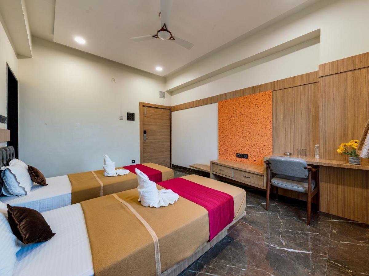 Hotel Chandradeep Regency Dhule Экстерьер фото